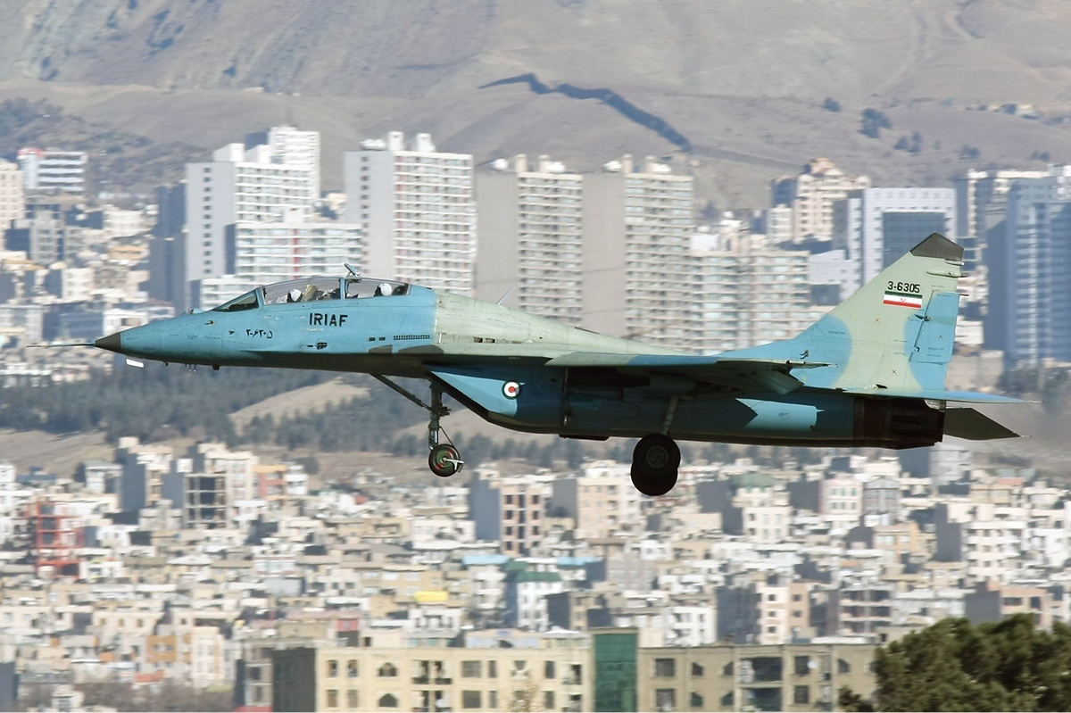 ( عين على العدو 3 ) صور القوات المسلحة الايرانية  Iran_Air_Force_Mikoyan-Gurevich_MiG-29UB_Sharifi