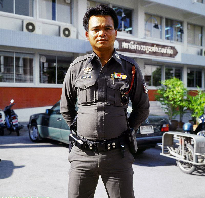 Royal_Thai_Police_officer.jpg