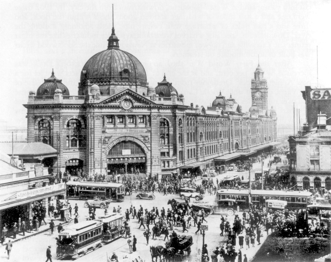 Swanston_and_Flinders_St_intersection_1927.jpg