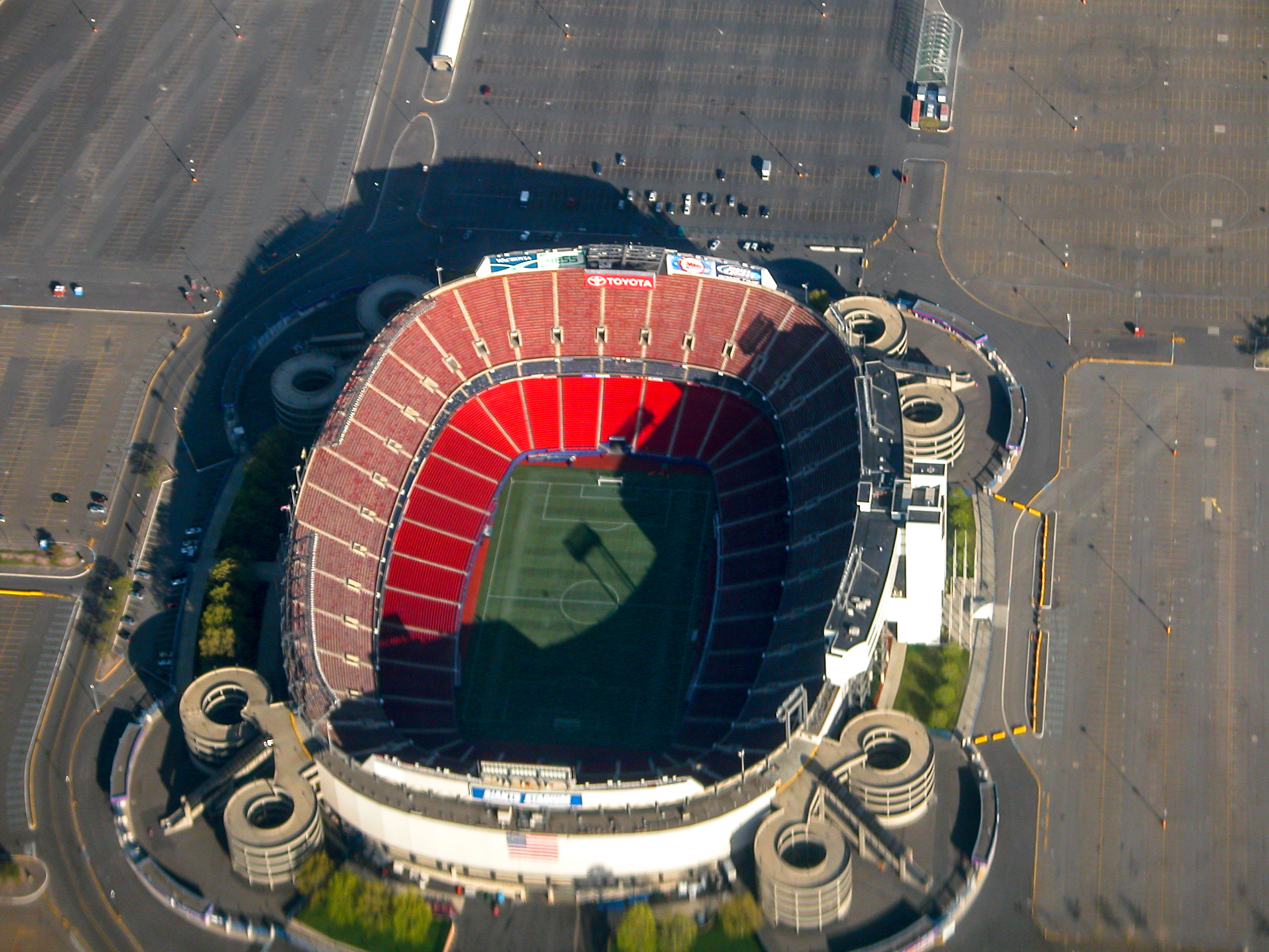 giant stadium similitude