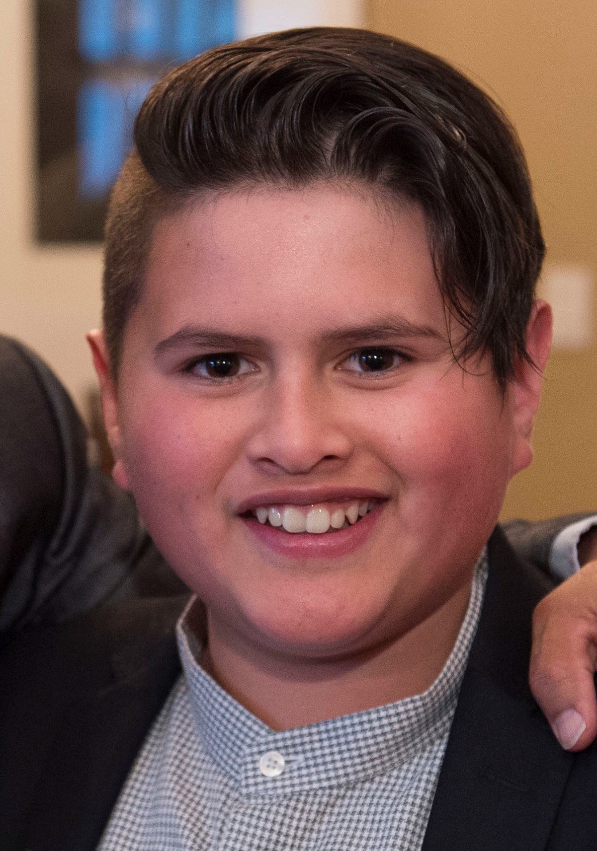 Foto van de 155 cm lange Julian Dennison zoon van vader(?) en moeder(?) op 21-jarige leeftijd in 2024