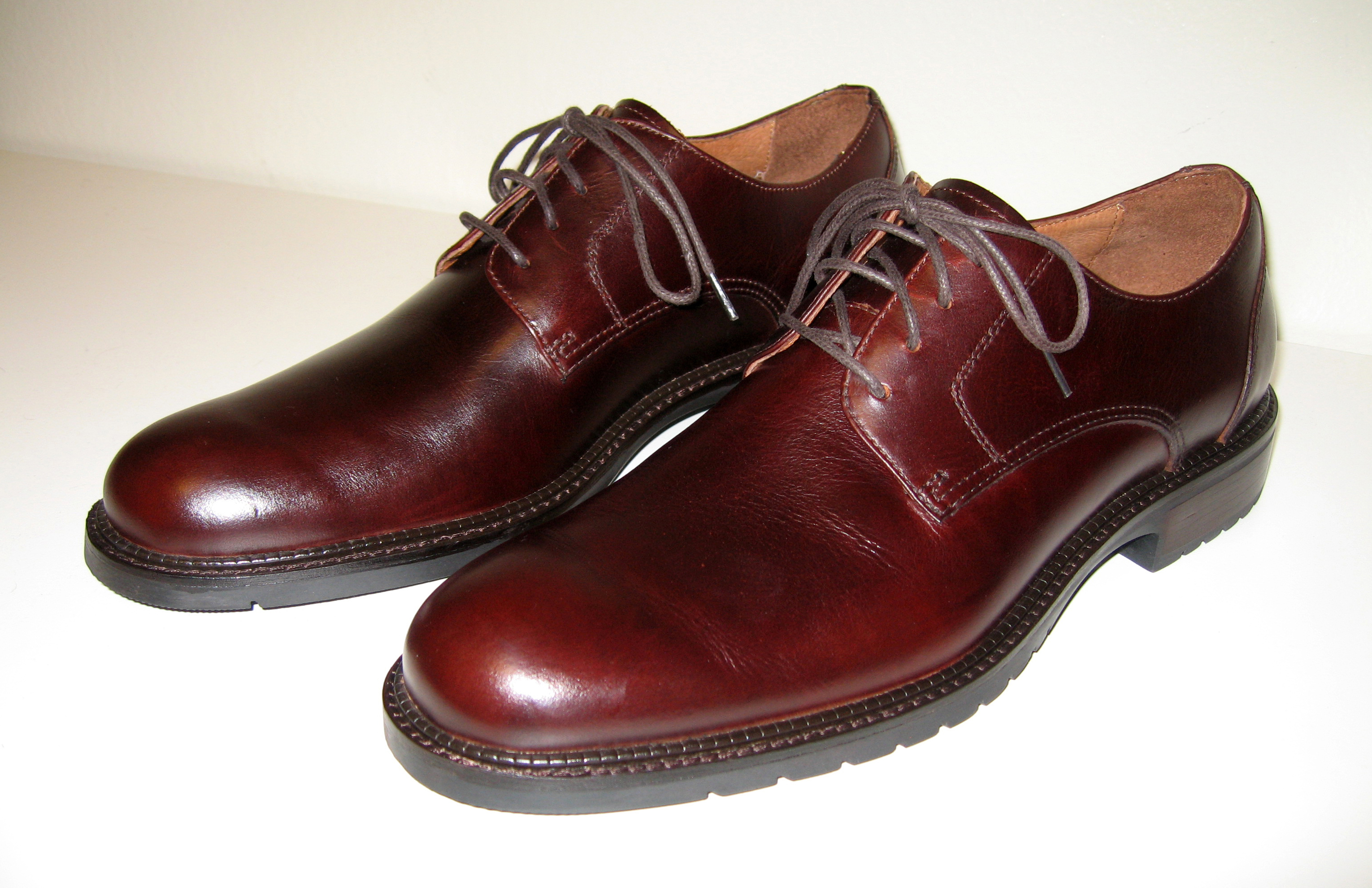 File:Mens brown derby leather shoes.jpg - Wikipedia