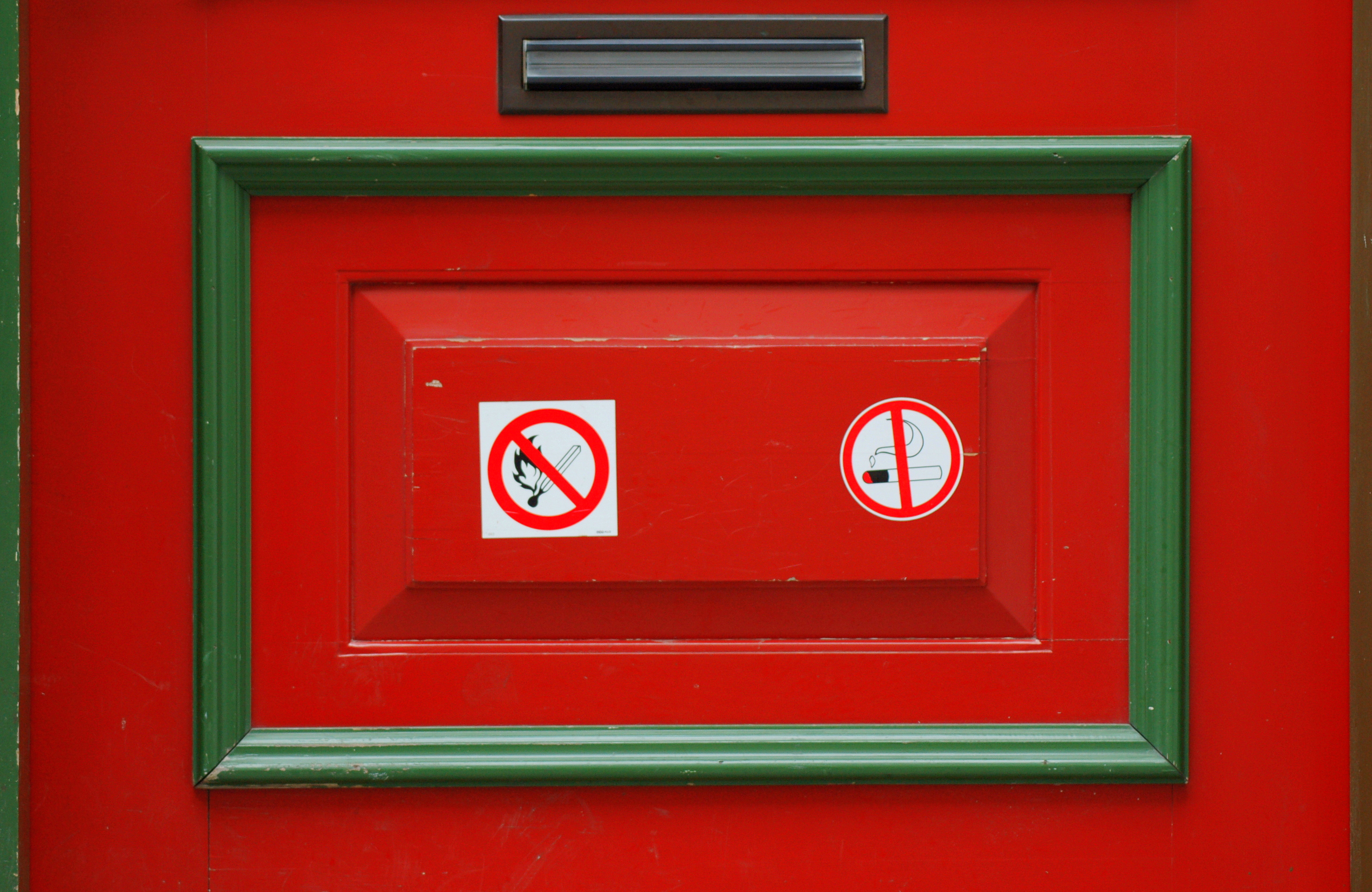 No smoking sign, Tallinn 2006.jpg