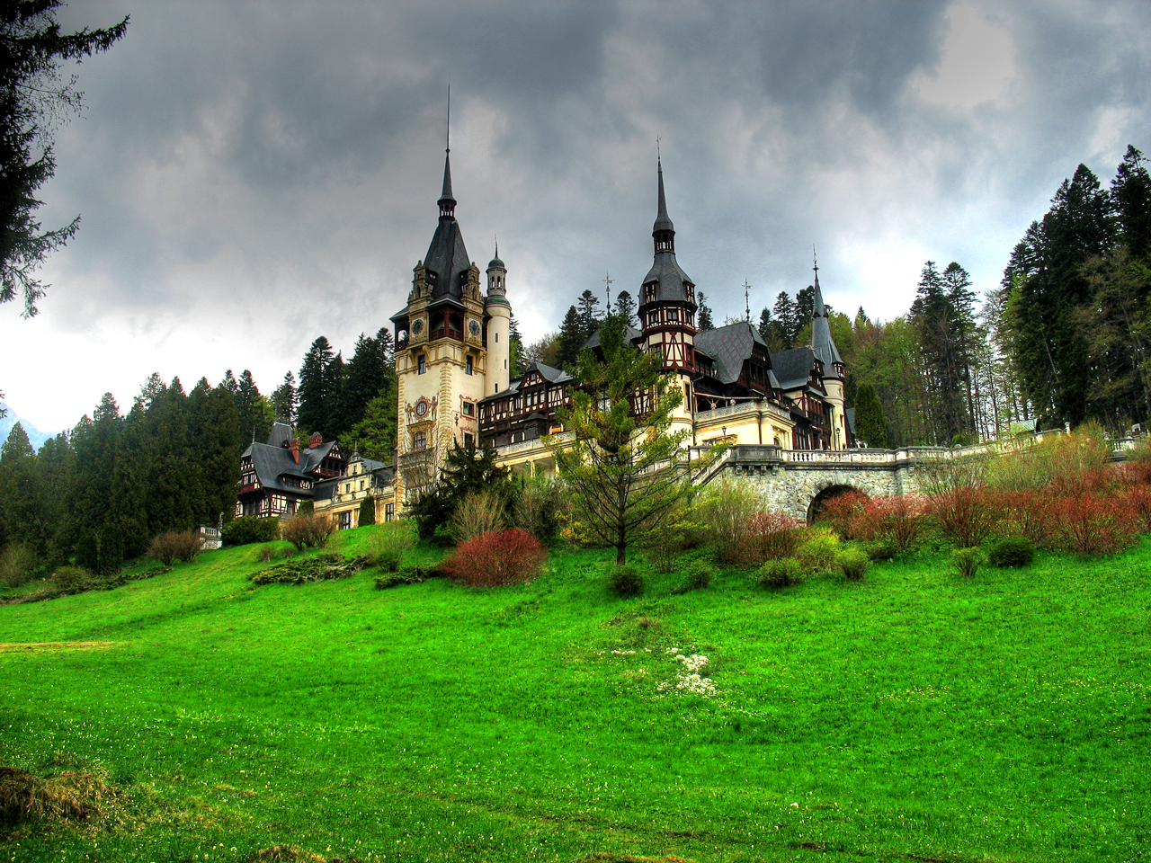 File:Peles-Castle-Sinaia-Romania.jpg - Wikipedia