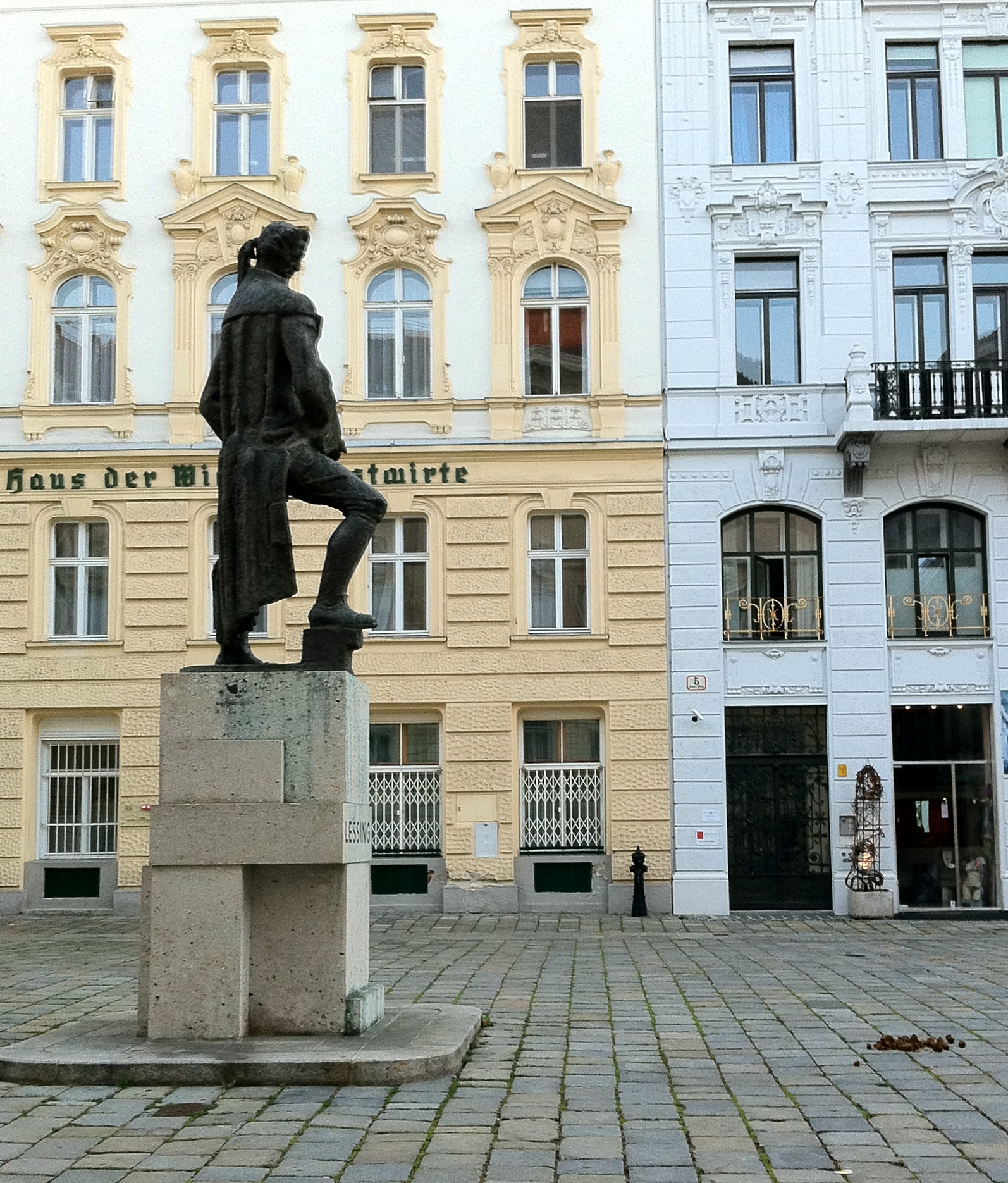 Statue_Lessing_Judenplatz_Wien.jpg