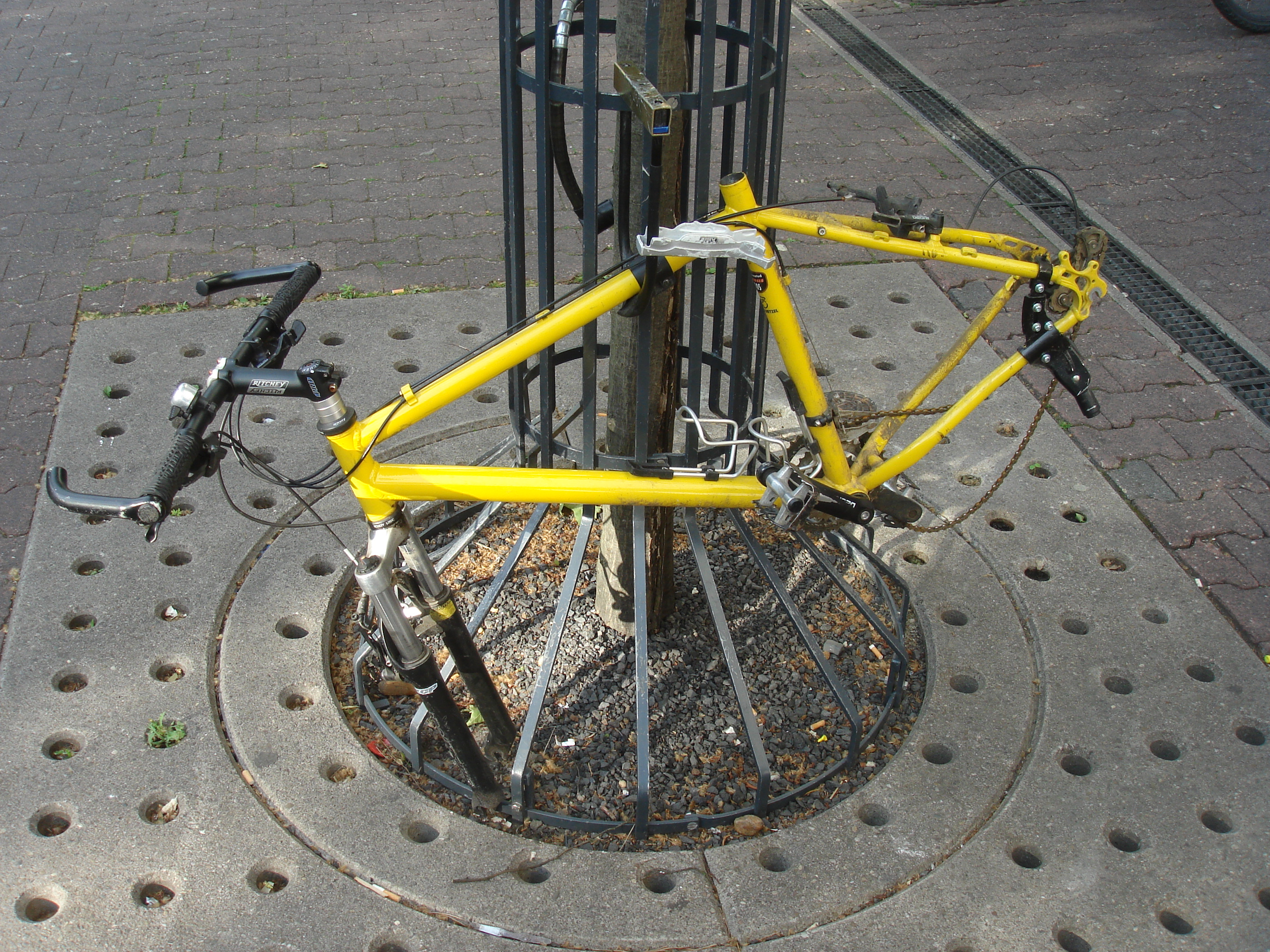 Demontiertes gelbes Fahrrad - Quelle: WikiCommons