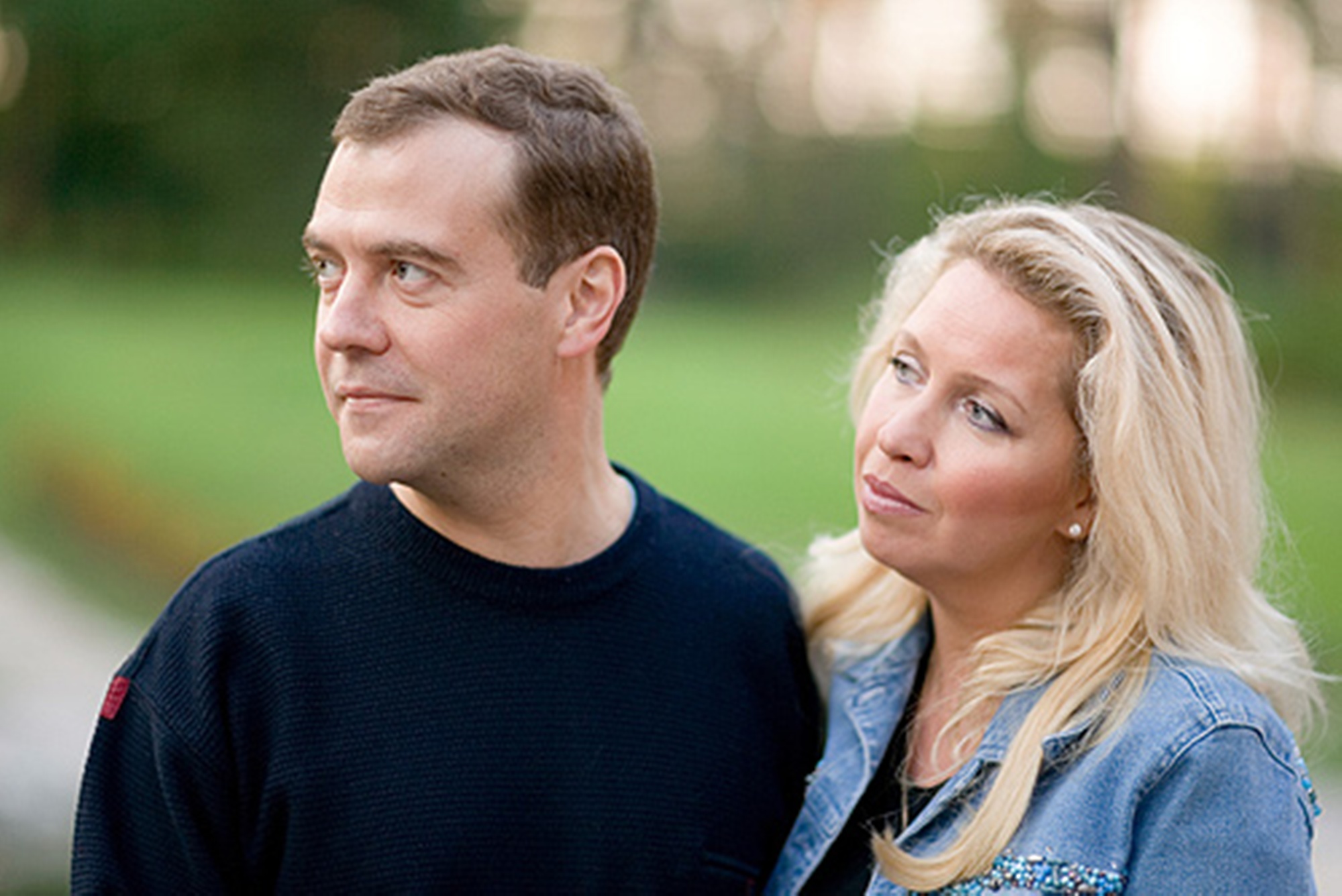 http://upload.wikimedia.org/wikipedia/commons/c/cb/Dmitry_Medvedev_and_his_wife_Svetlana_Medvedeva.jpg
