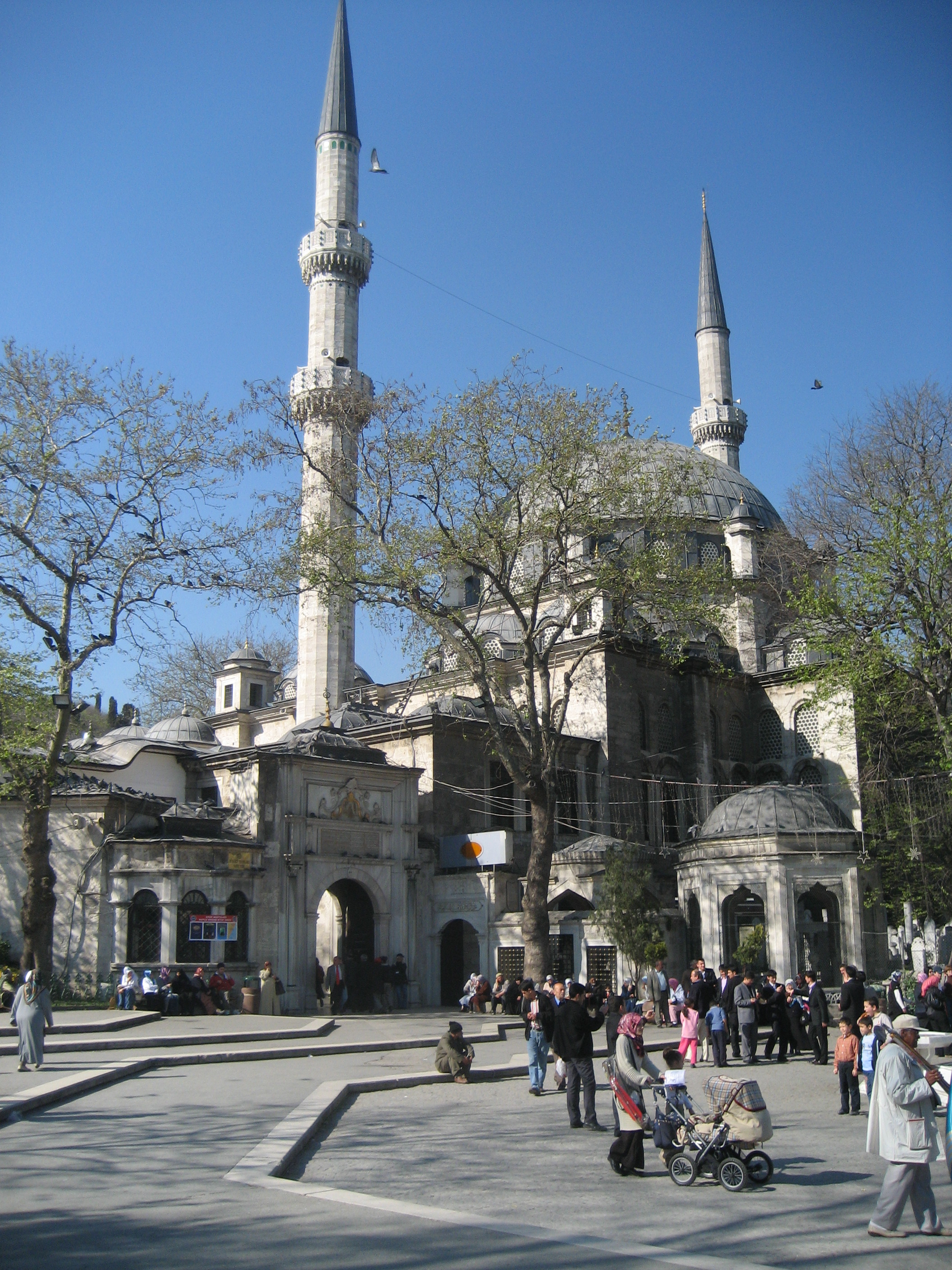 Eyup_Mosque_%28April_2007%29.jpg