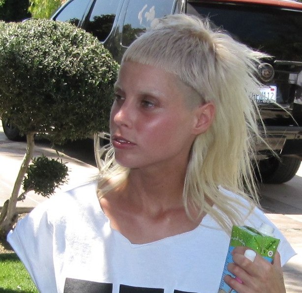 Yo-Landi_of_Die_Antwoord_during_an_interview_at_the_Coachella_Oasis_2010.jpg