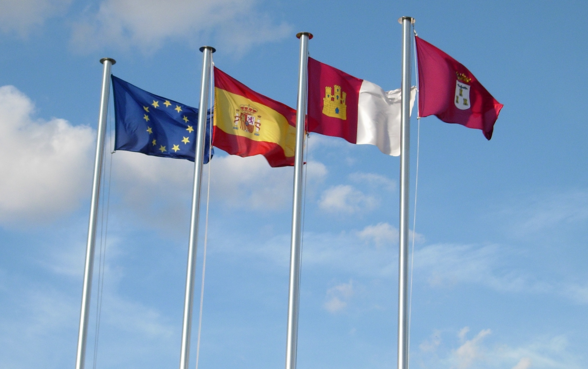 File:Banderas UE España CLM AB.JPG - Wikimedia Commons
