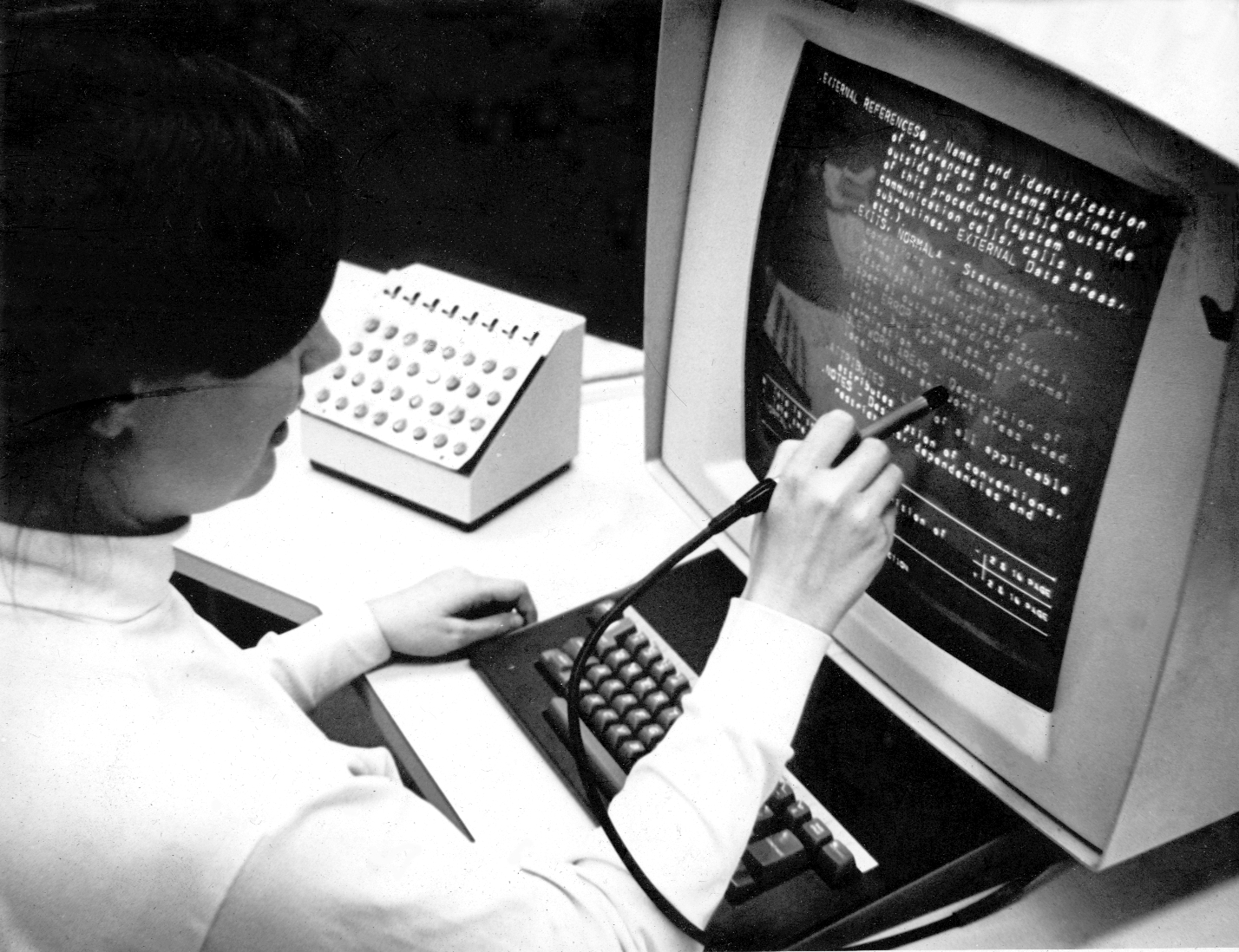 Hypertext Editing System Console Brown University - 1969
