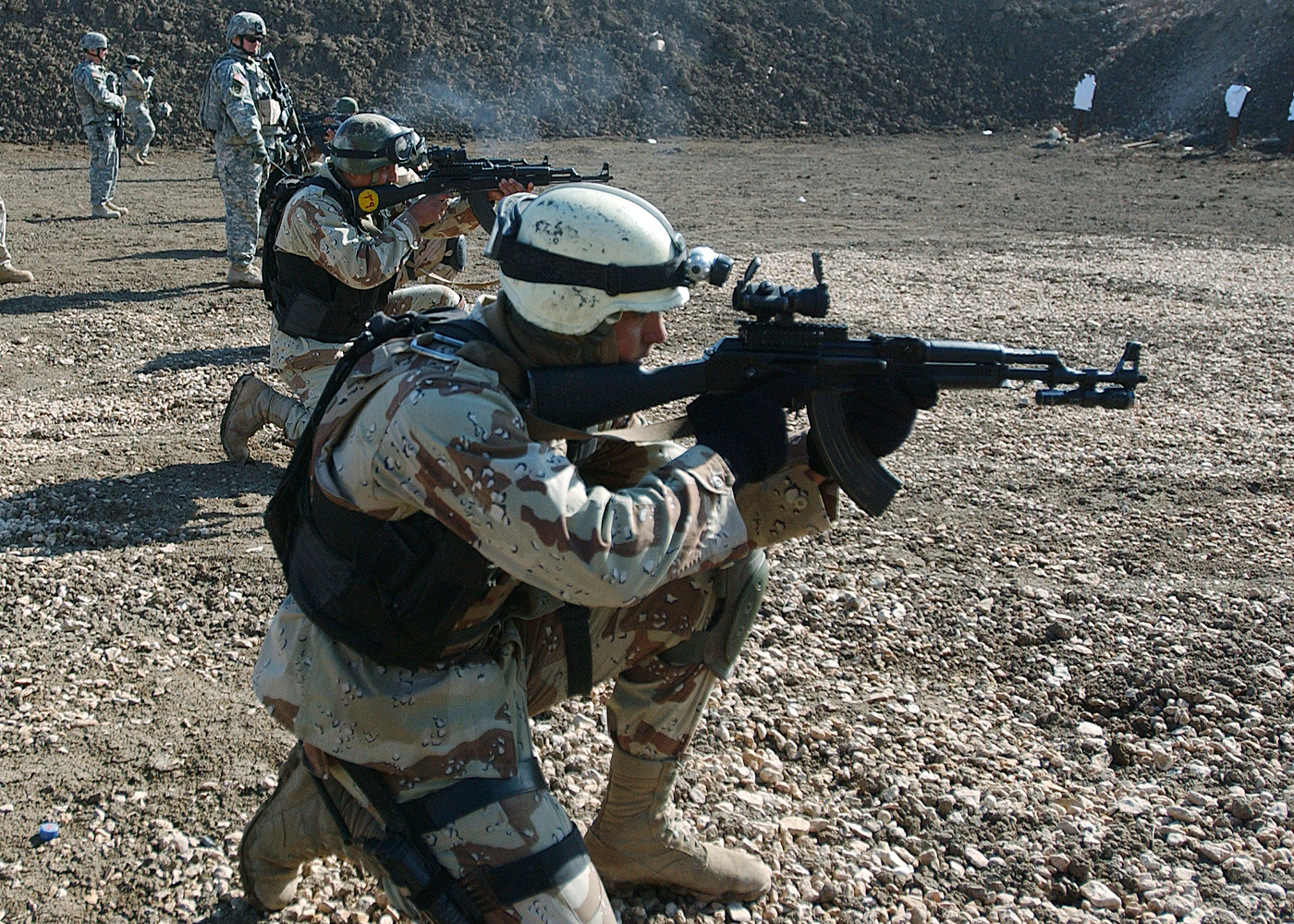 File:Iraqi soldier with AKM.jpg - Wikipedia