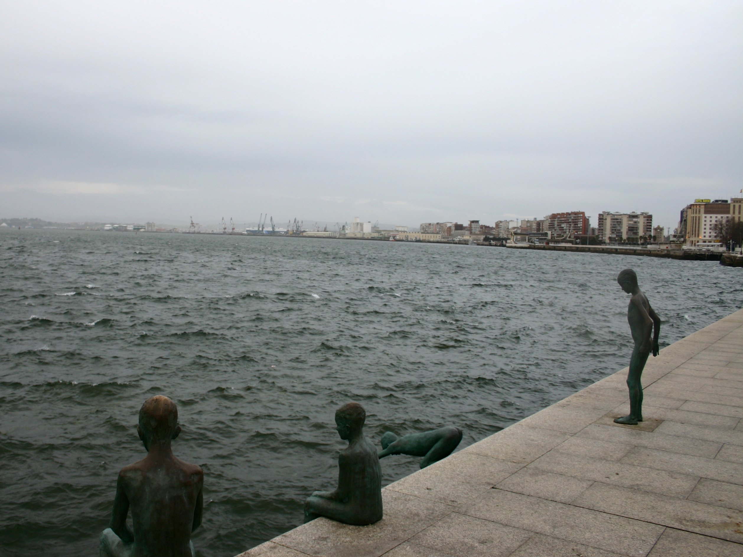 Monumento a los raqueros en Santander, por José Cobo