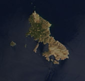 Satelitný snímok Skýrosu a Skyropouly