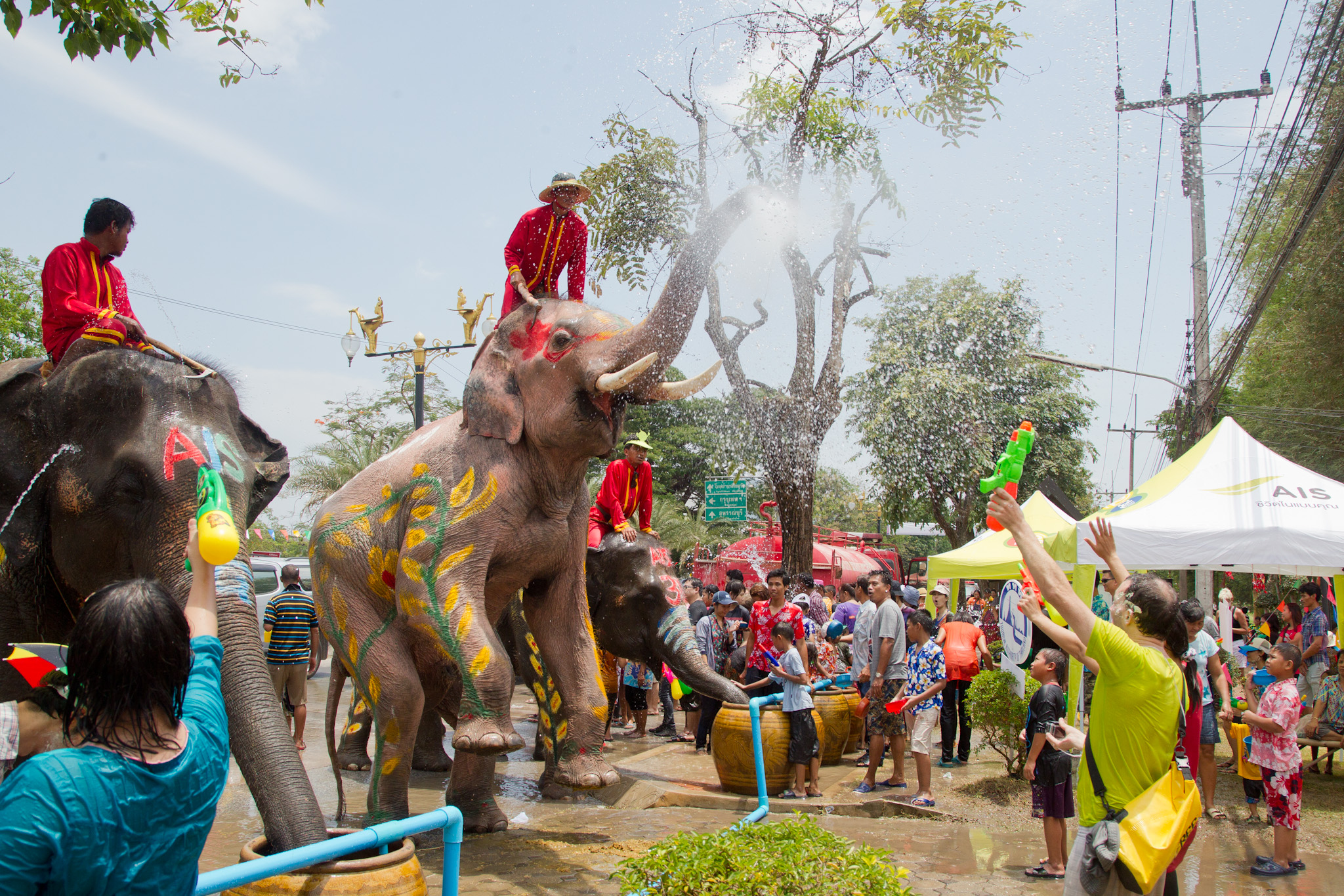 File:SONGKRAN 12 - Ayutthaya.jpg - Wikimedia Commons