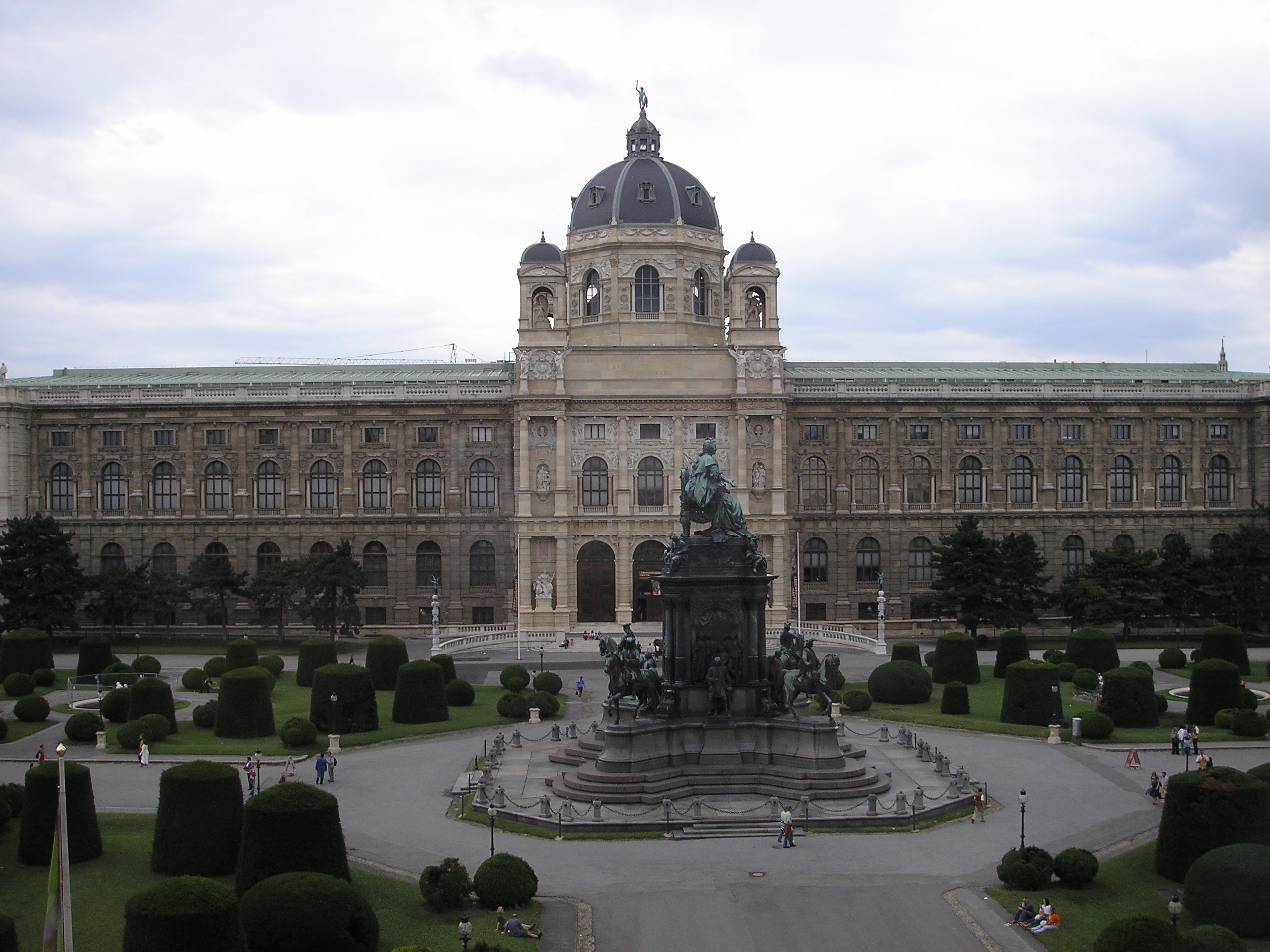 Naturhistorisches_Museum_Vienna_June_200