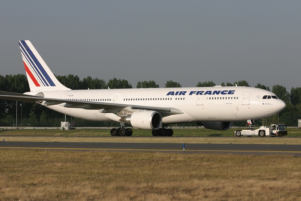Air_France_Airbus_A330-200_Airwim-1.jpg