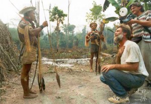 An anthropologist with indigenous American people Antropologo social.jpg