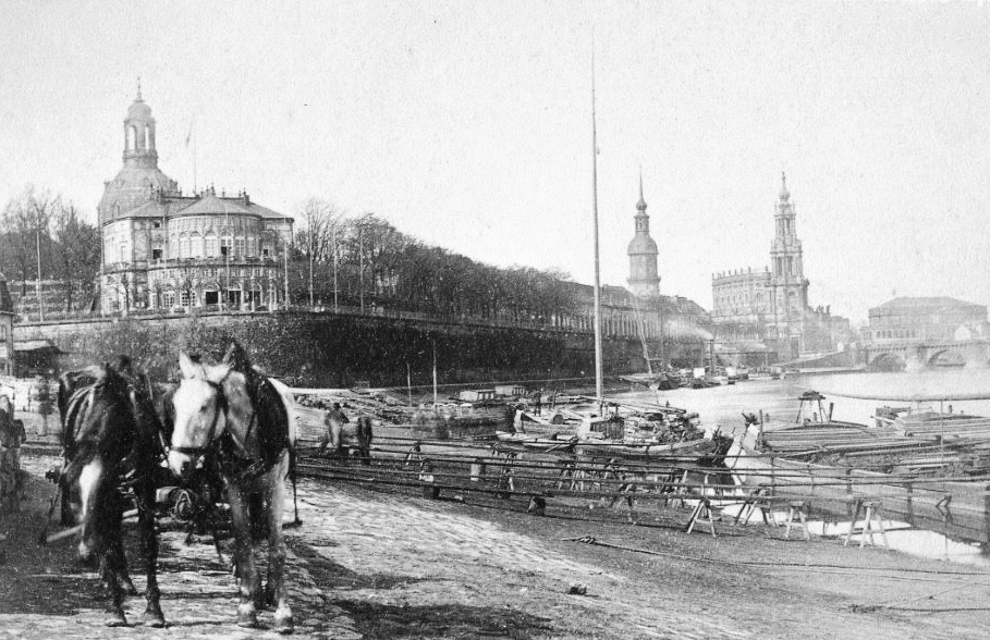 Terrassenufer in Höhe des ehemaligen (Gondel)Hafens. Zustand um 1870.