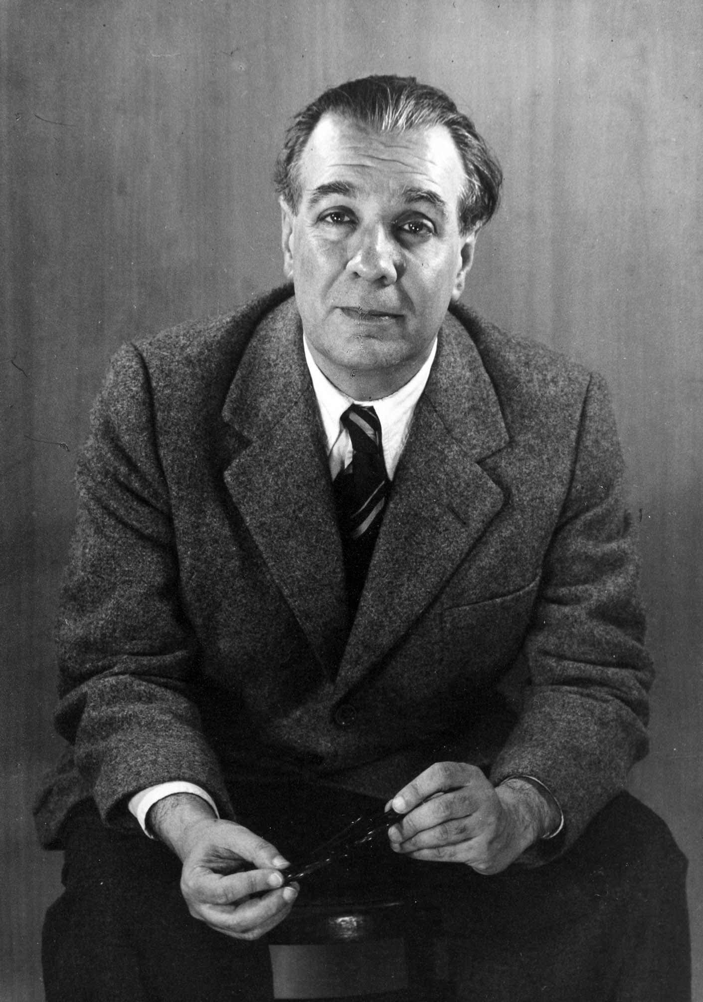 Archivo:Jorge Luis Borges 1951, by Grete Stern.jpg