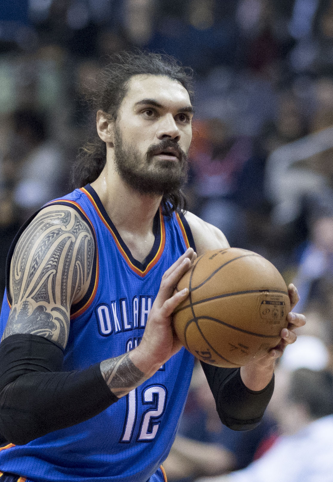 Il 30-anni 213 cm alto Steven Adams nel 2024