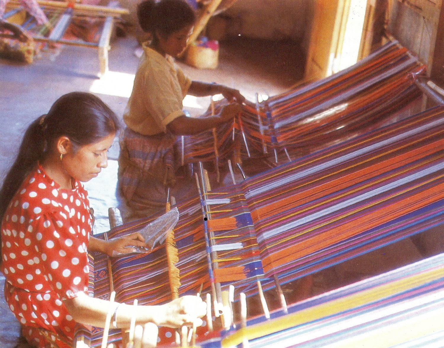 File:Tais weaving in Lospalos, East Timor.jpg - Wikipedia