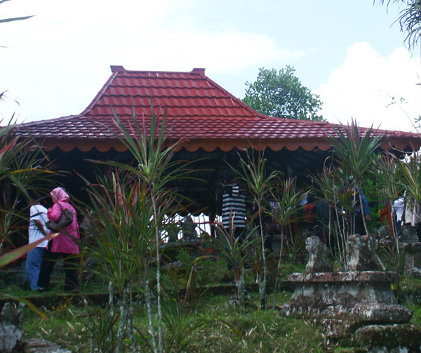 Berkas:Makam-kyai-modjo-2 Djoko Sanudin.jpg