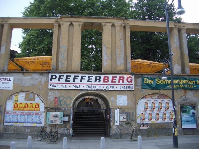 Pfefferberg, Eingang zum Biergarten Ansicht 2004 - Quelle: WikiCommons