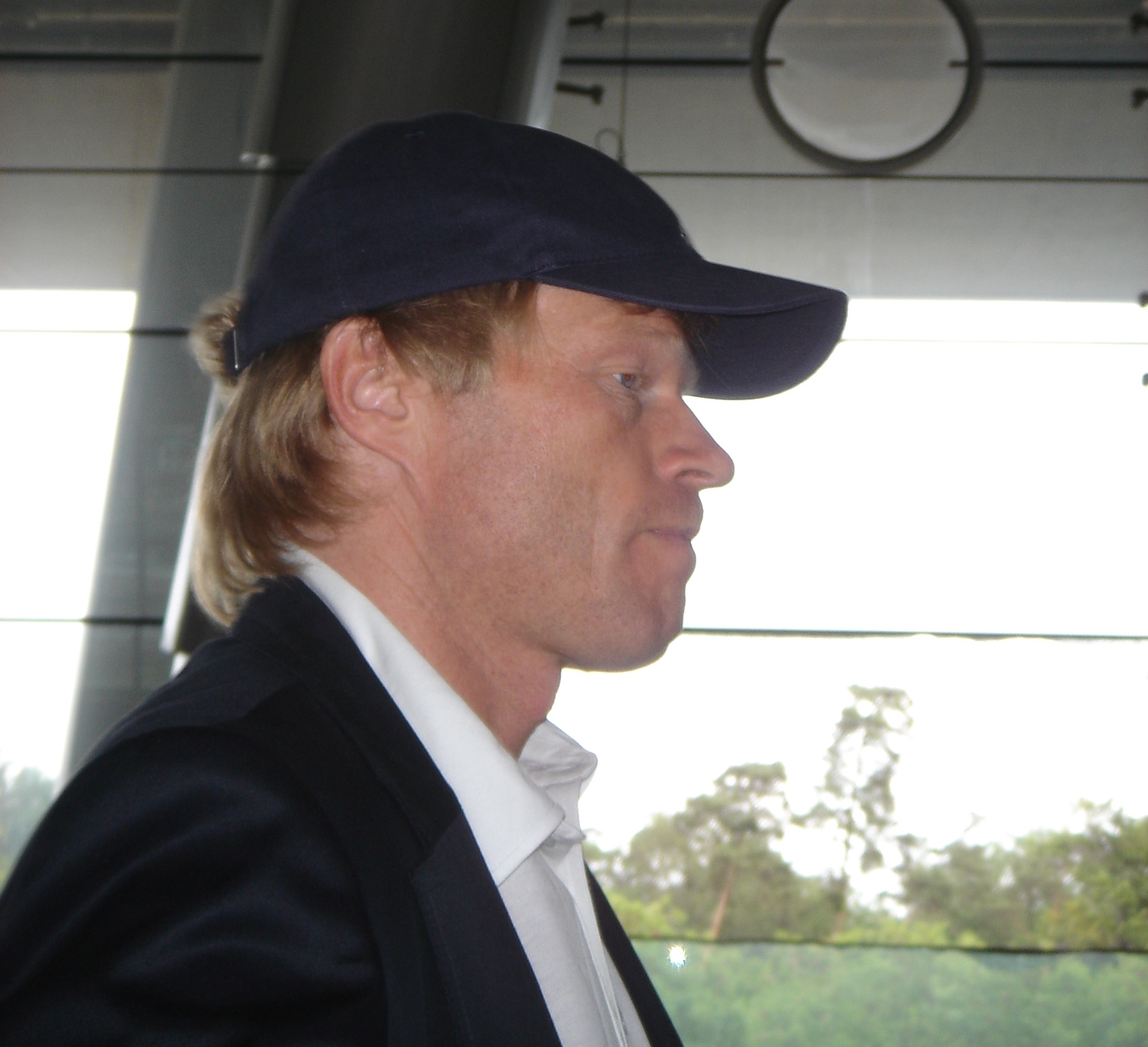 http://upload.wikimedia.org/wikipedia/commons/d/d2/Oliver_Kahn_(Confed-Cup_2005).JPG