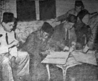 Agus Salim jeung Menteri Mesir nandatangan perjangjian sosobatan di Jakarta ping 1 Désémber 1947.