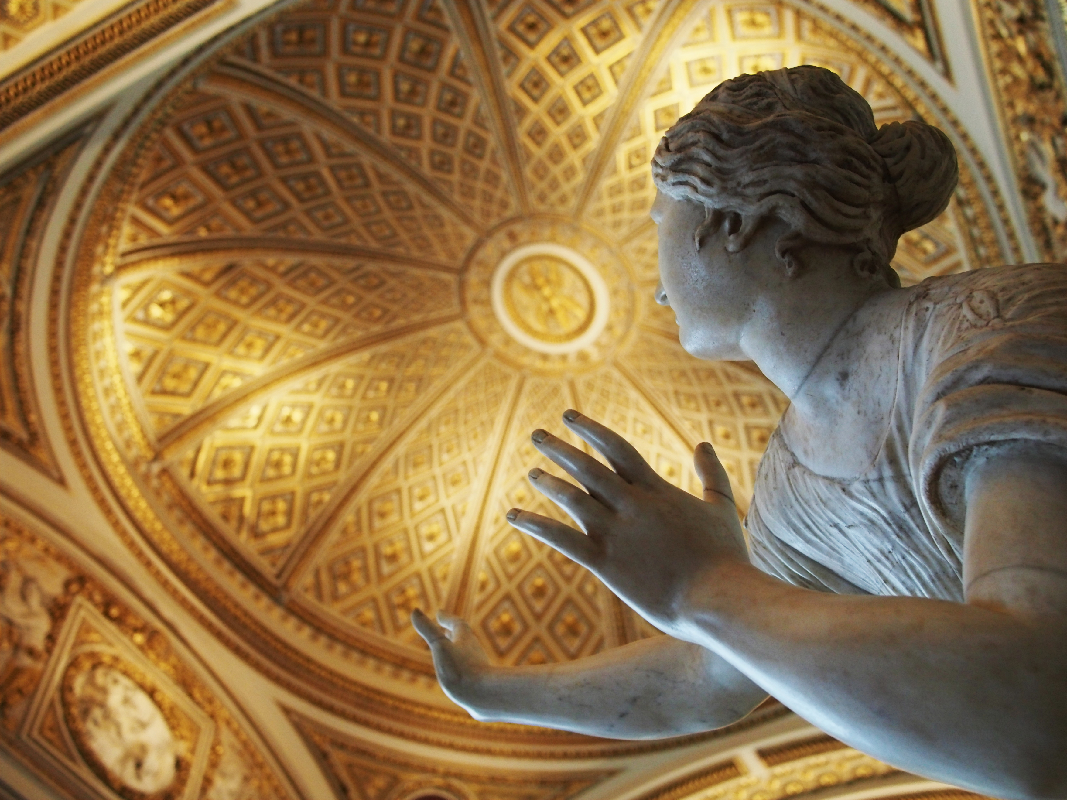 Daughter of Niobe bent by terror of Artemis. Uffizi Gallery - Sala della Niobe. Florence, Italy
