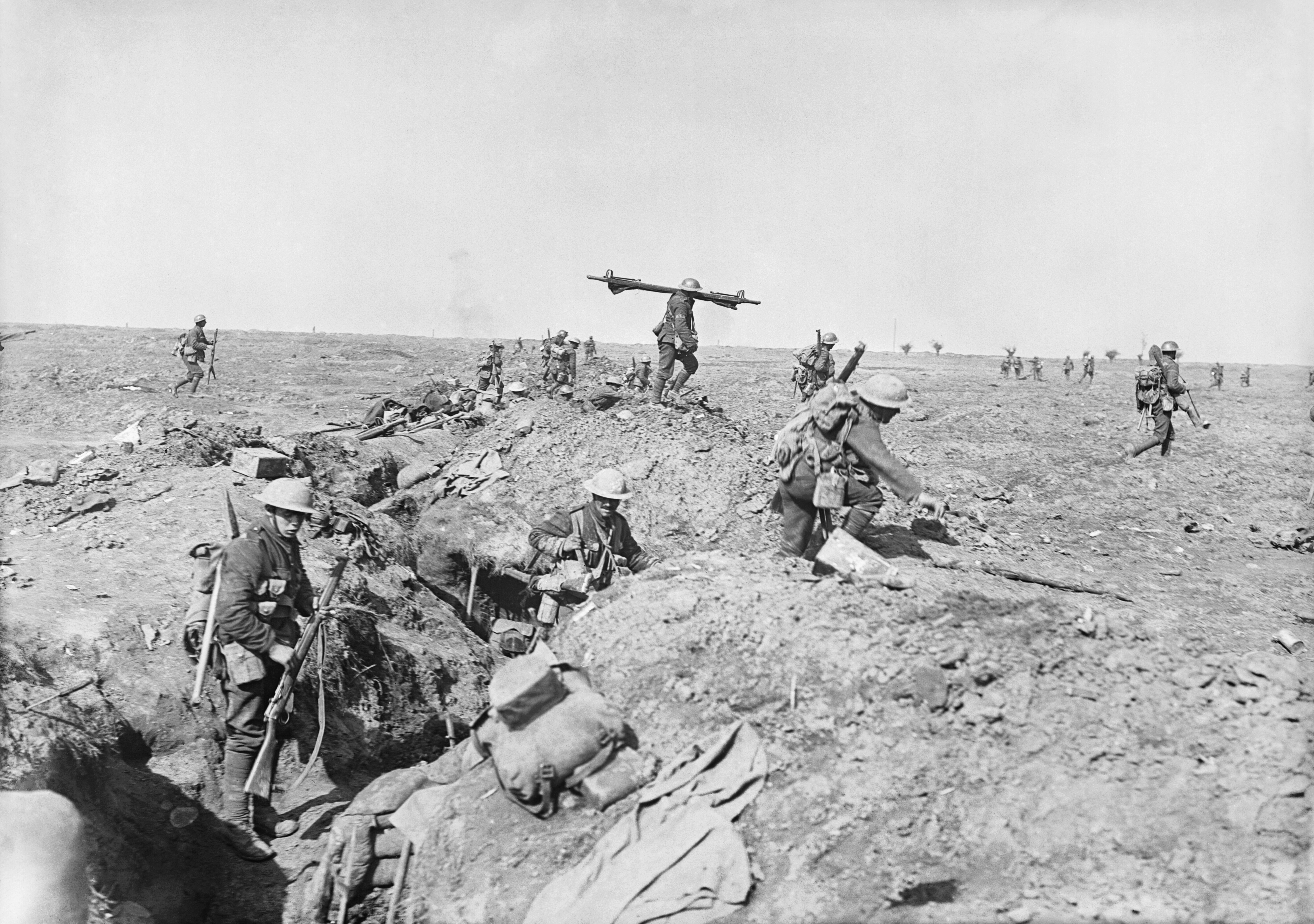 British_infantry_Morval_25_September_1916.jpg