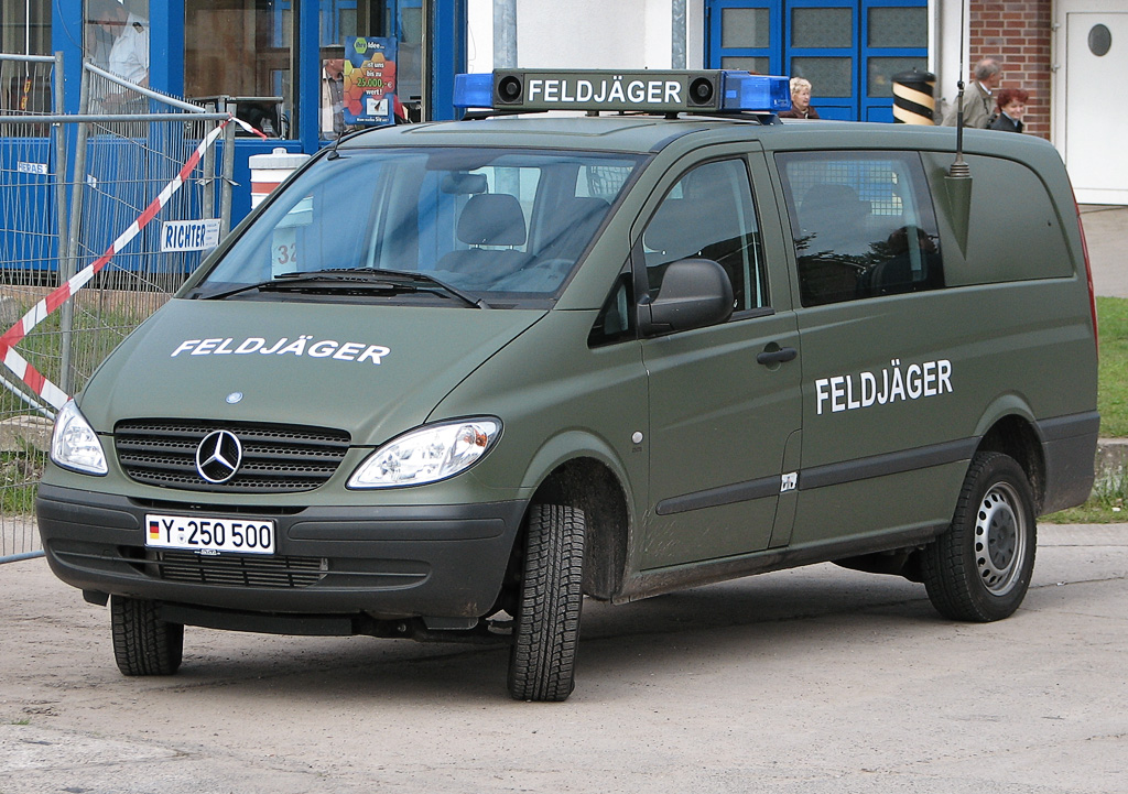 FileGerman military police car d1 jpg