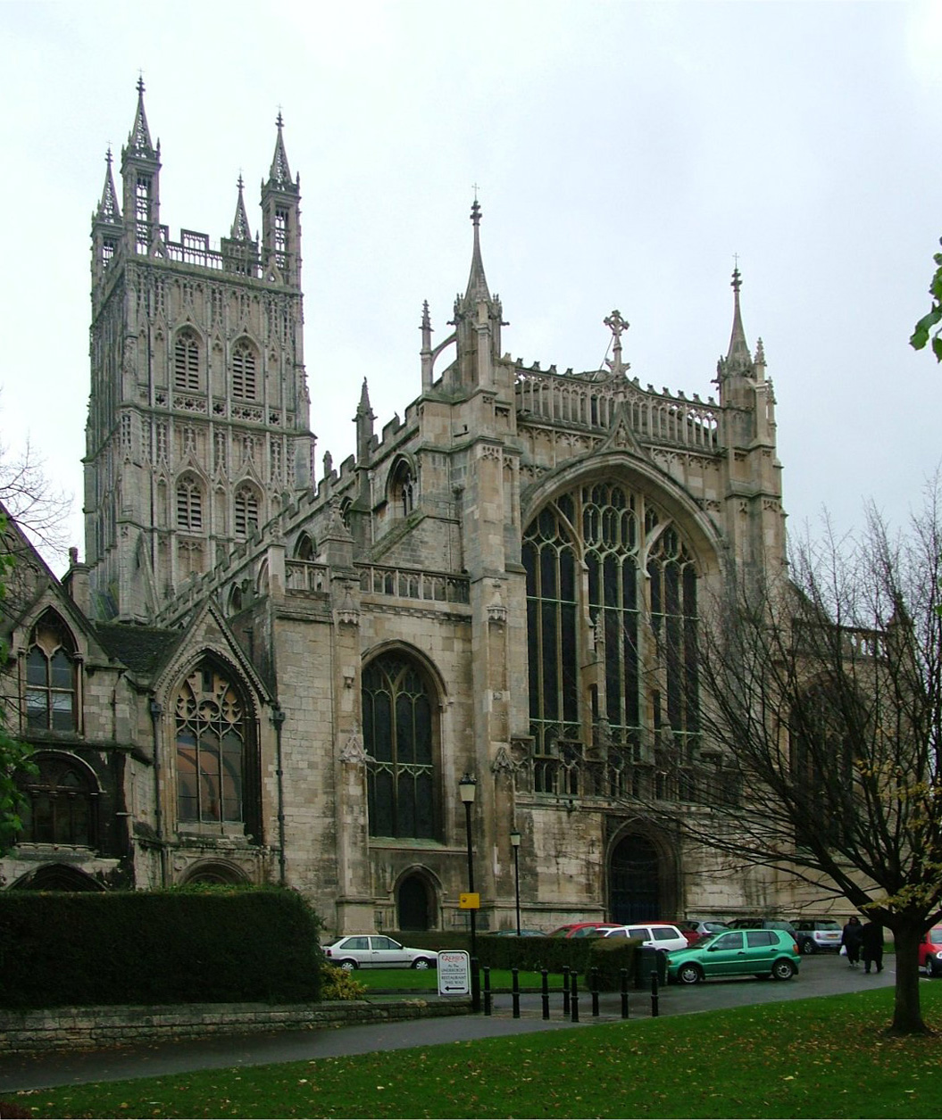 File:Gloucester Cathedral - 2004-11-02.jpg - Wikimedia Commons