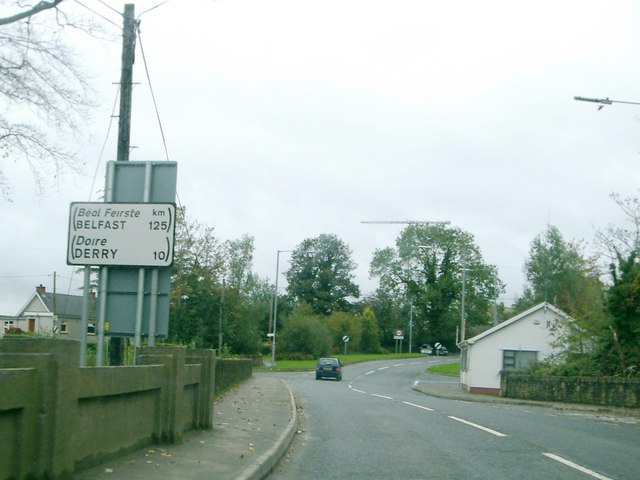 ROI-NI_road_border_at_Muff,_County_Doneg