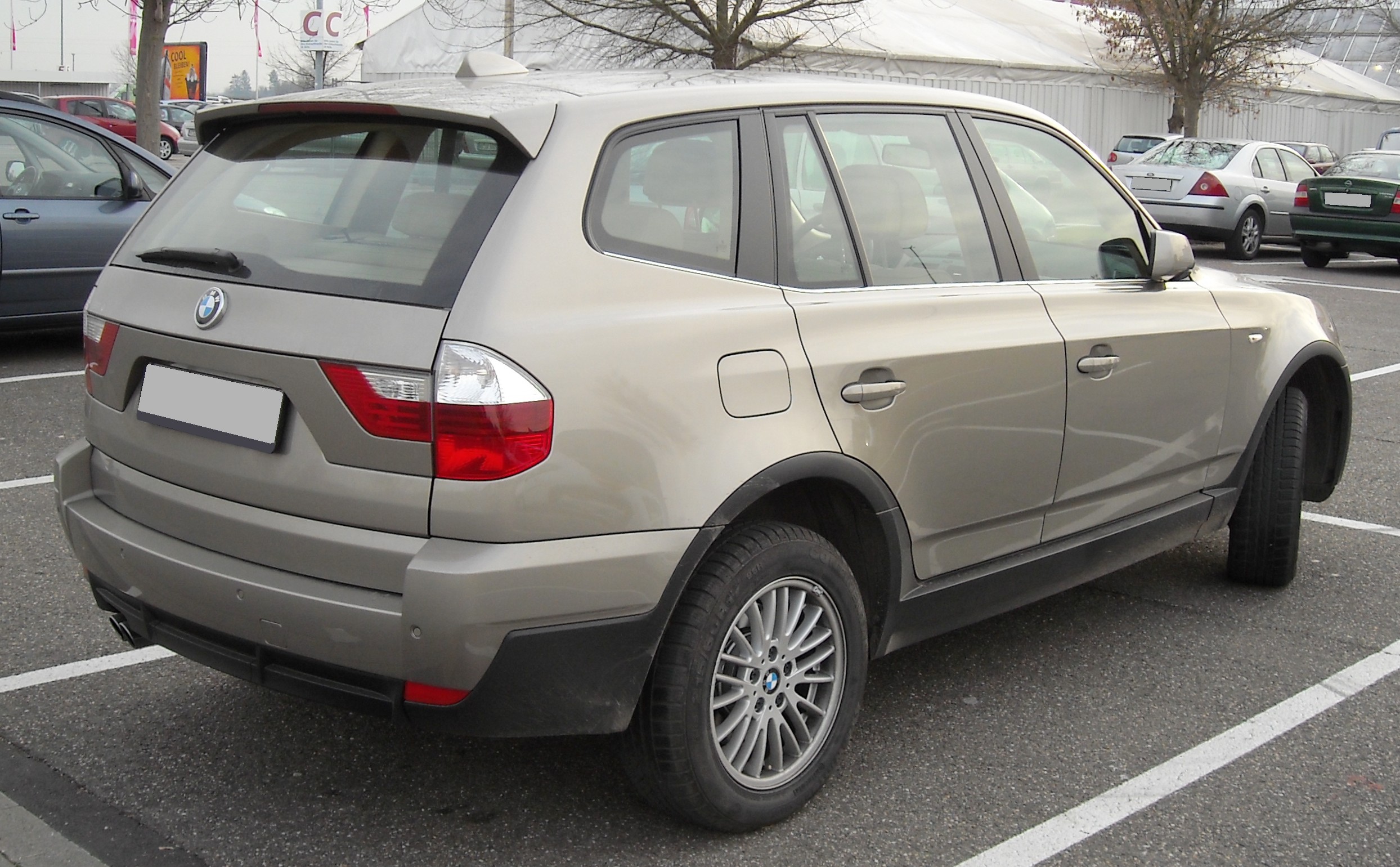 File:2004-2006 BMW X3 (E83) 2.5i wagon 01.jpg - Wikipedia