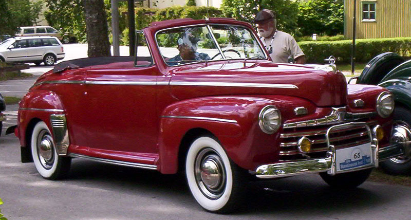 http://upload.wikimedia.org/wikipedia/commons/d/d6/1946_Ford_Model_69A_76_Super_De_Luxe_Convertible_Club_Coupe_2.jpg