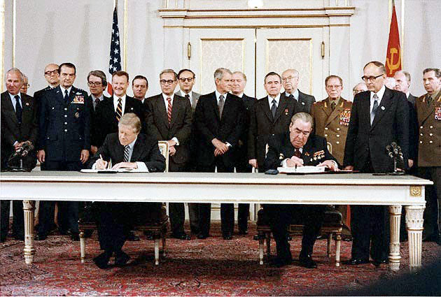 http://upload.wikimedia.org/wikipedia/commons/d/d6/Carter_Brezhnev_sign_SALT_II.jpg