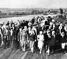 Cherkashchyna Ukrainians being deported to Germany to serve as slave labor (Ostarbeiter), 1942 Cherkaschyna deportation 1942.jpg