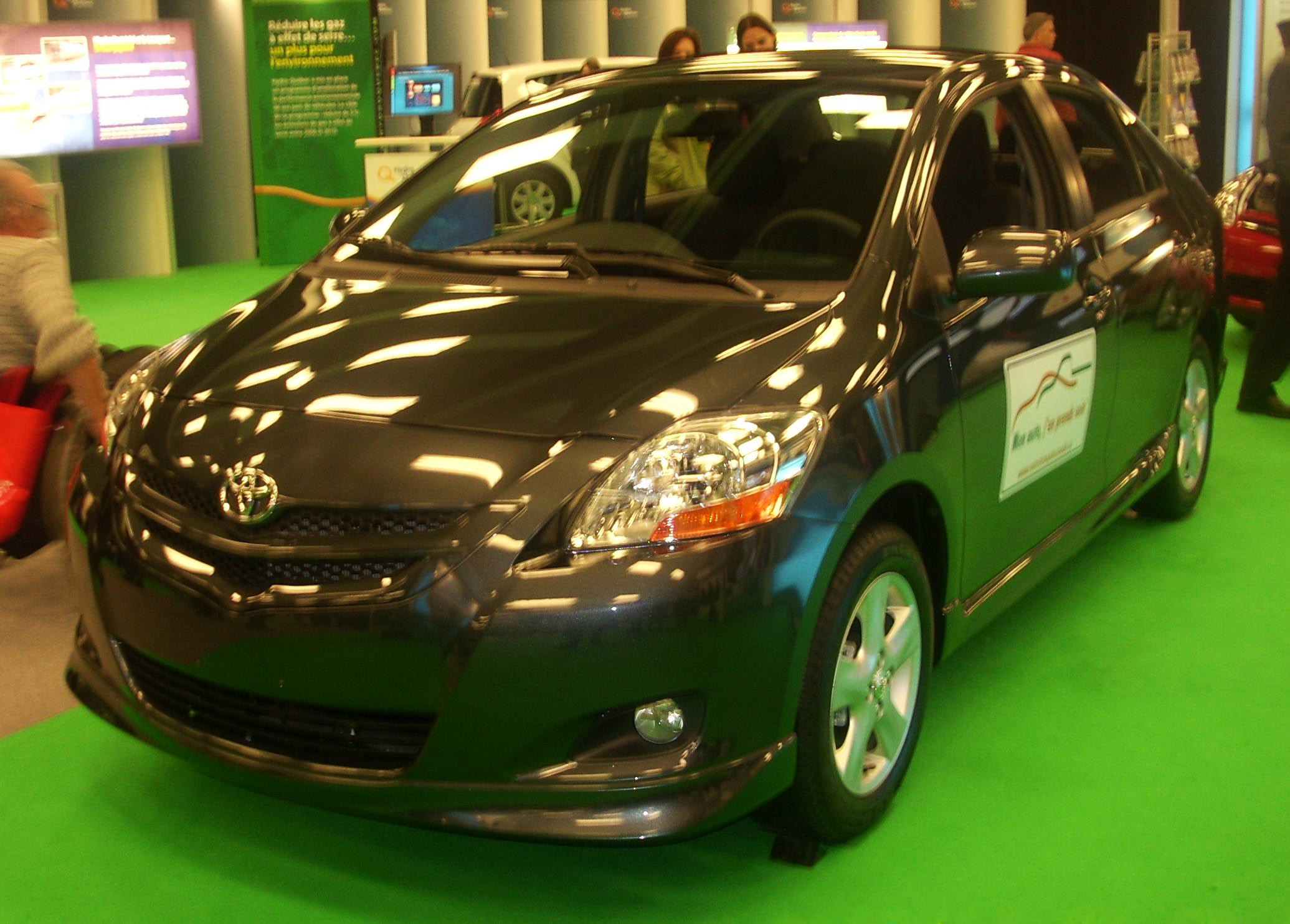 http://upload.wikimedia.org/wikipedia/commons/d/d7/%2708_Toyota_Yaris_Sedan_(Montreal).jpg