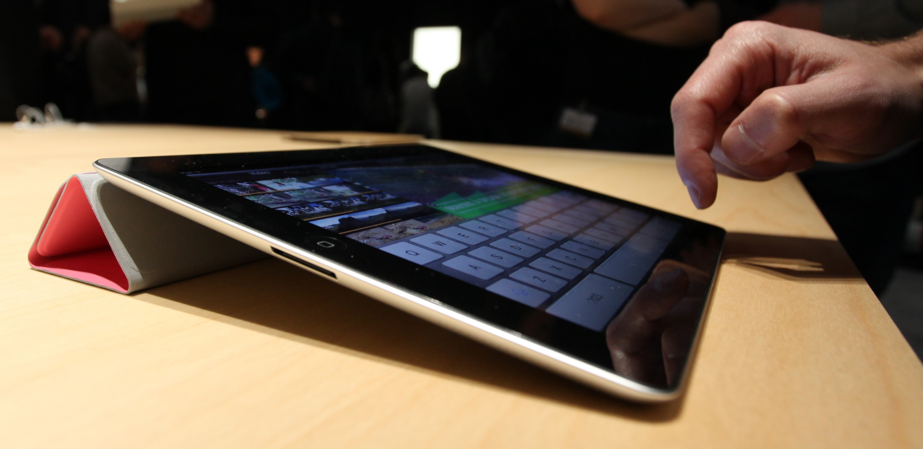 IPad_2_Smart_Cover_at_unveiling_crop.jpg