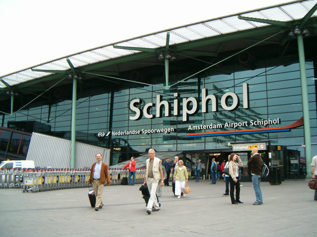Wikipedia, Aeropuerto de Shiphol, Amsterdam
