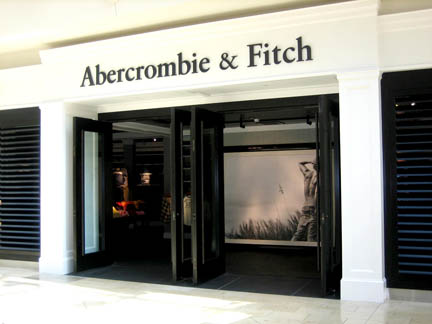 американская одежда бренда Abercrombie & Fitch