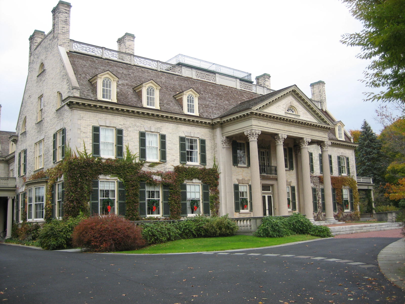 Download this Description Gee Eastman House Exterior picture