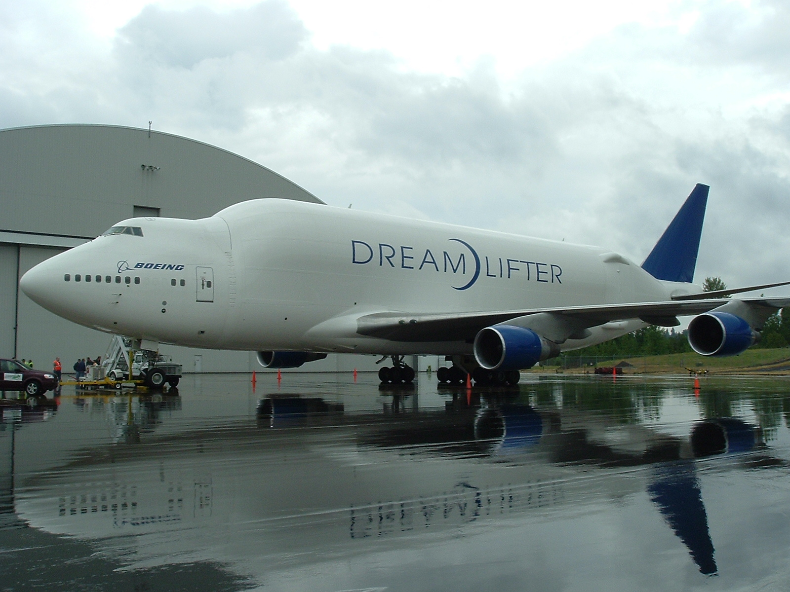 http://upload.wikimedia.org/wikipedia/commons/d/d9/Boeing_747-400%28LCF%29_Dreamlifter.jpg