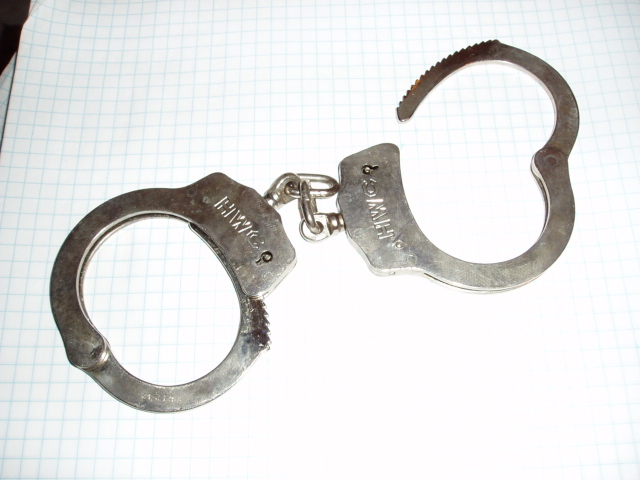 Police_handcuffs.jpg