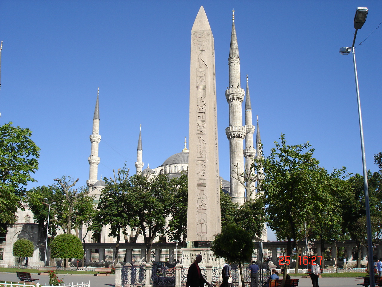 http://upload.wikimedia.org/wikipedia/commons/d/db/DSC04110c_Istanbul_-_Ippodromo_-_Obelisco_e_minareti_-_Foto_G._Dall%27Orto_25-5-2006.jpg