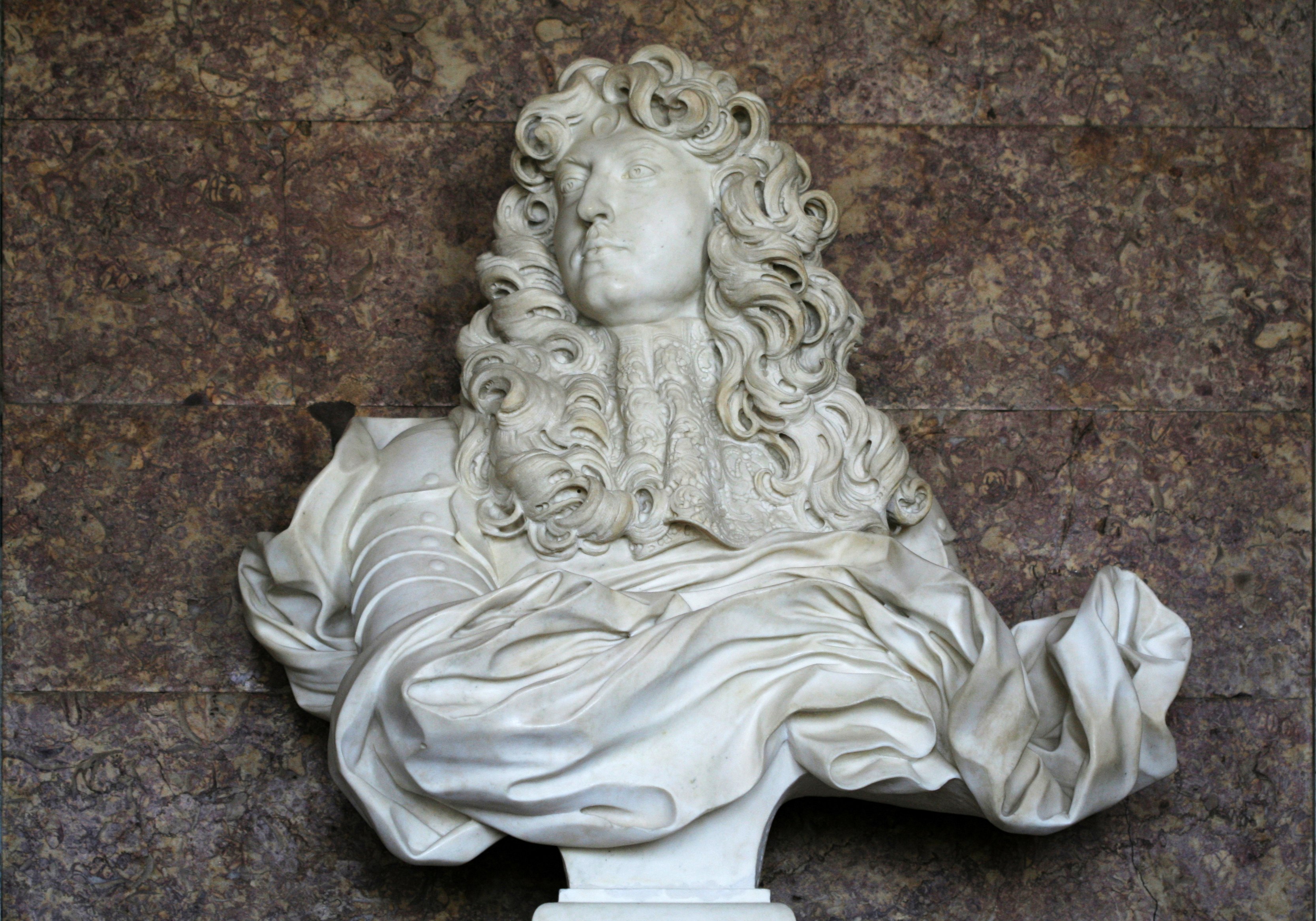 Château_de_Versailles,_salon_de_Diane,_buste_de_Louis_XIV,_Bernin_(1665)_03