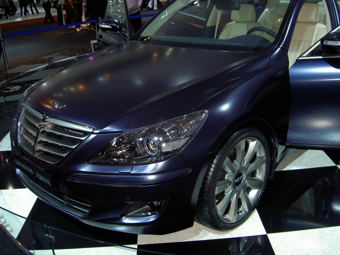 http://upload.wikimedia.org/wikipedia/commons/d/dc/Hyundai_Genesis_Prada.JPG