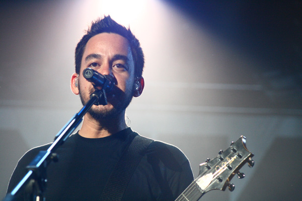 http://upload.wikimedia.org/wikipedia/commons/d/dc/Mike_Shinoda_5.jpg